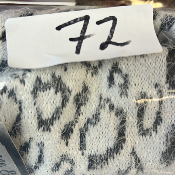 Cozy Leopard Print Sweater/ size Large / cowl neck / LG. - Picture 9 of 9